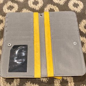 Kenneth Cole Reaction Clutch/Wristlet Yellow